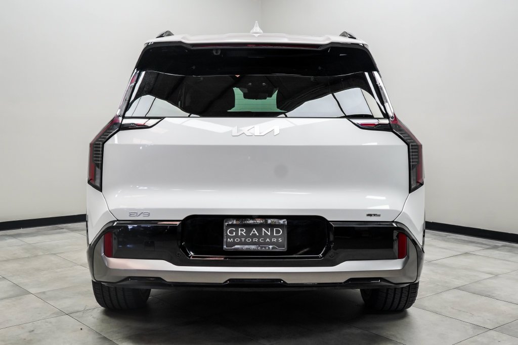 Used 2024 White Kia GT-Line image 9