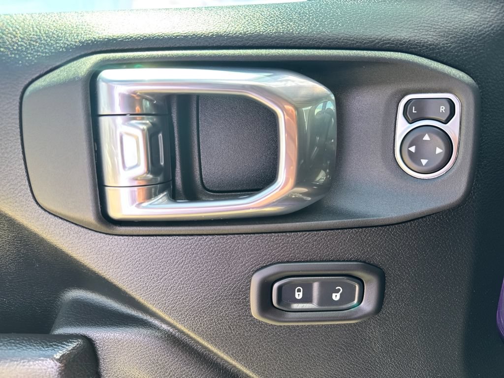 Used 2023 Purple Jeep Rubicon image 17