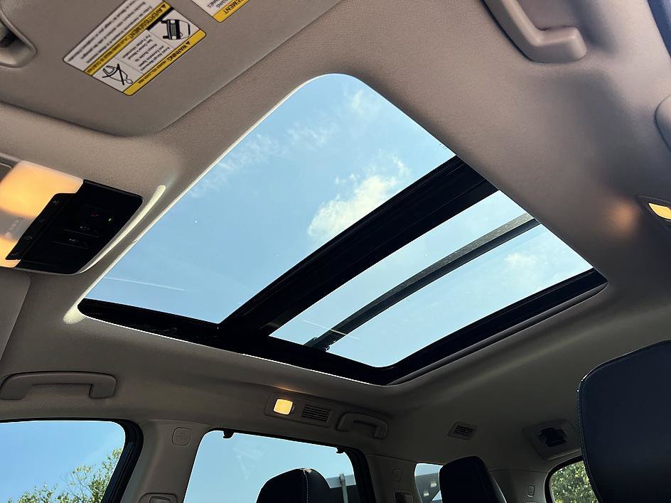 Used 2023 Baja Storm/Super Black Roof Nissan Platinum image 19
