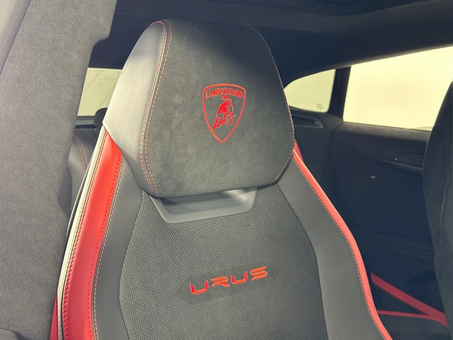 Used 2024 Bianco Monocerus Metallic Lamborghini Performante image 25
