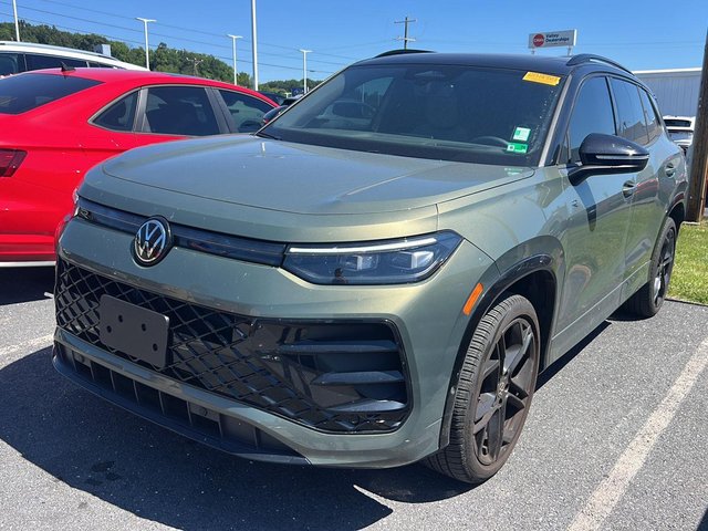 2025 Volkswagen Tiguan SE R-Line Black