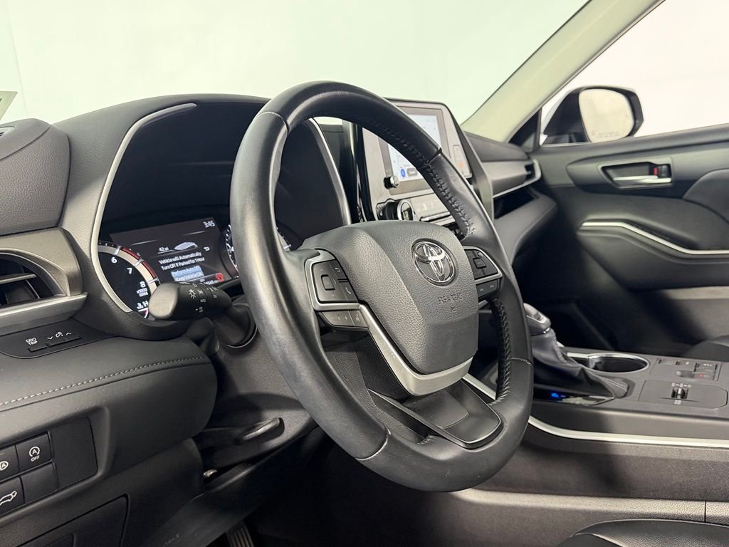 Certified Used 2025 Silver Toyota XLE image 23