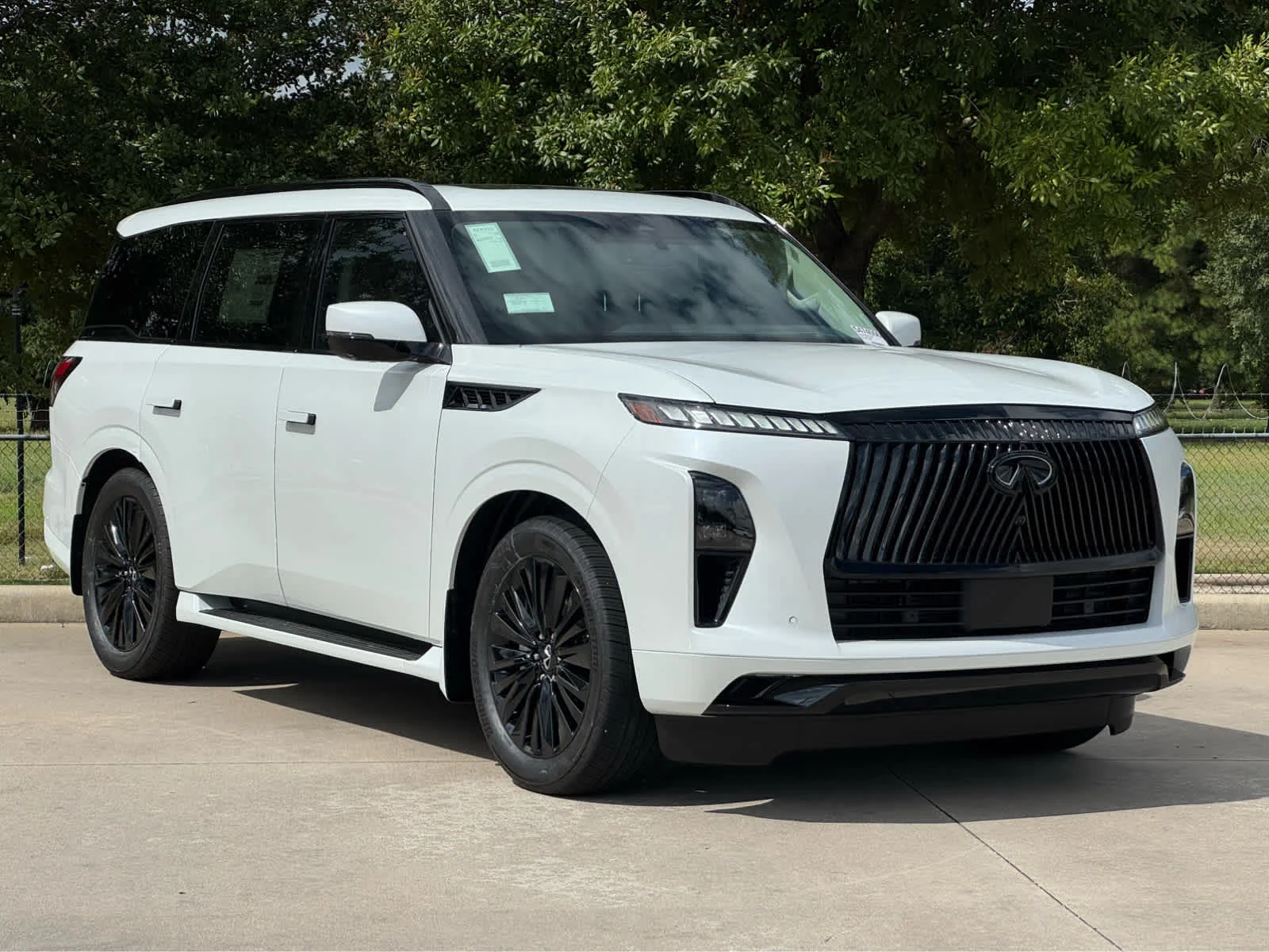 New 2027 RADIANT WHITE INFINITI Luxe 2WD image 2