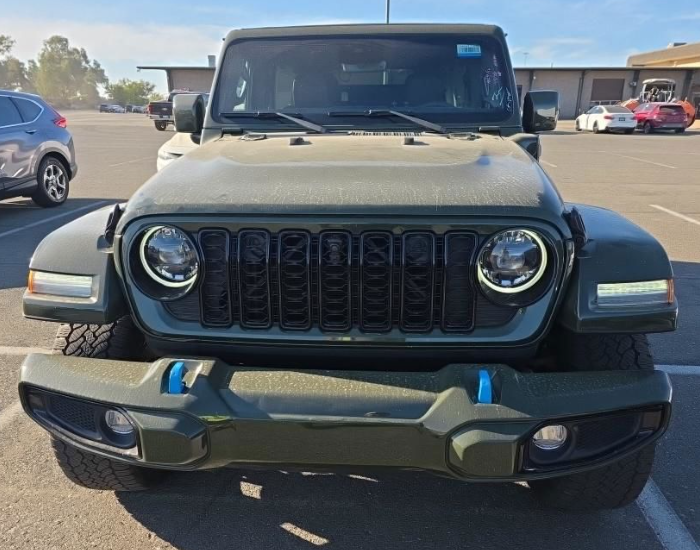 Used 2024 Green Jeep High Altitude 4xe image 9