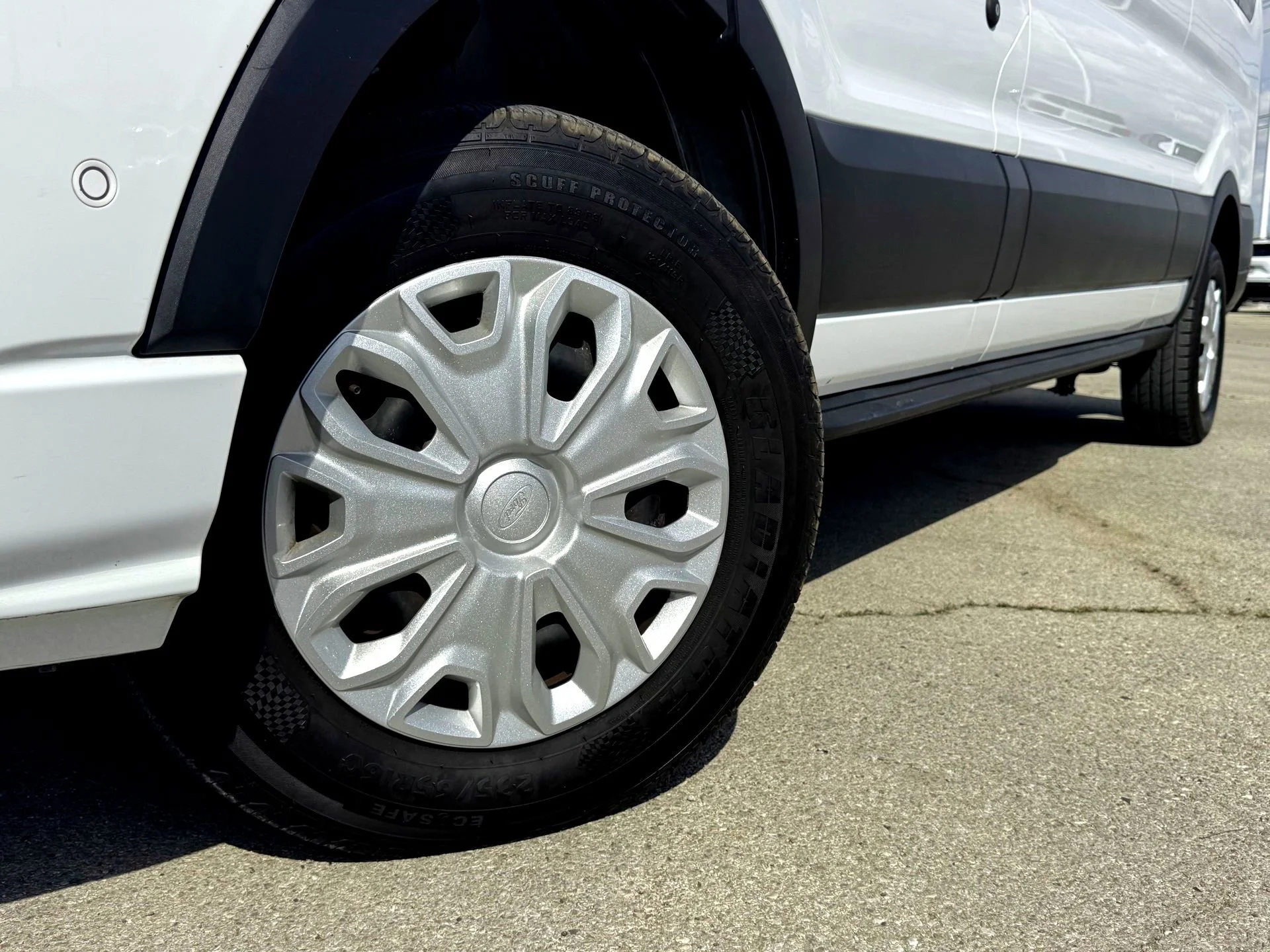 Used 2023  Ford XLT image 2