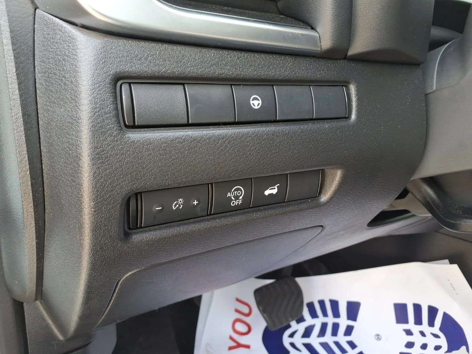 Used 2025 Everest White Pearl Qbe Nissan SV image 17