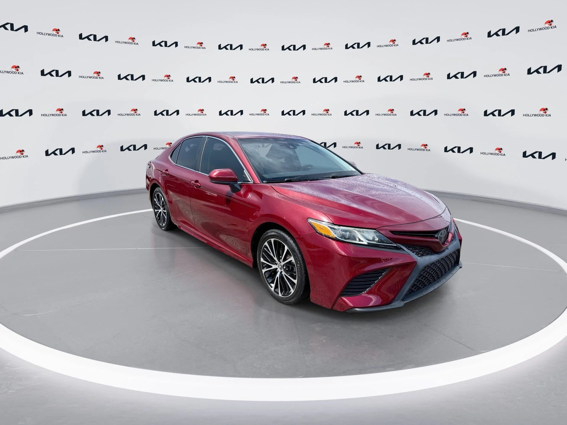 Used 2018 Pearl Toyota SE image 2