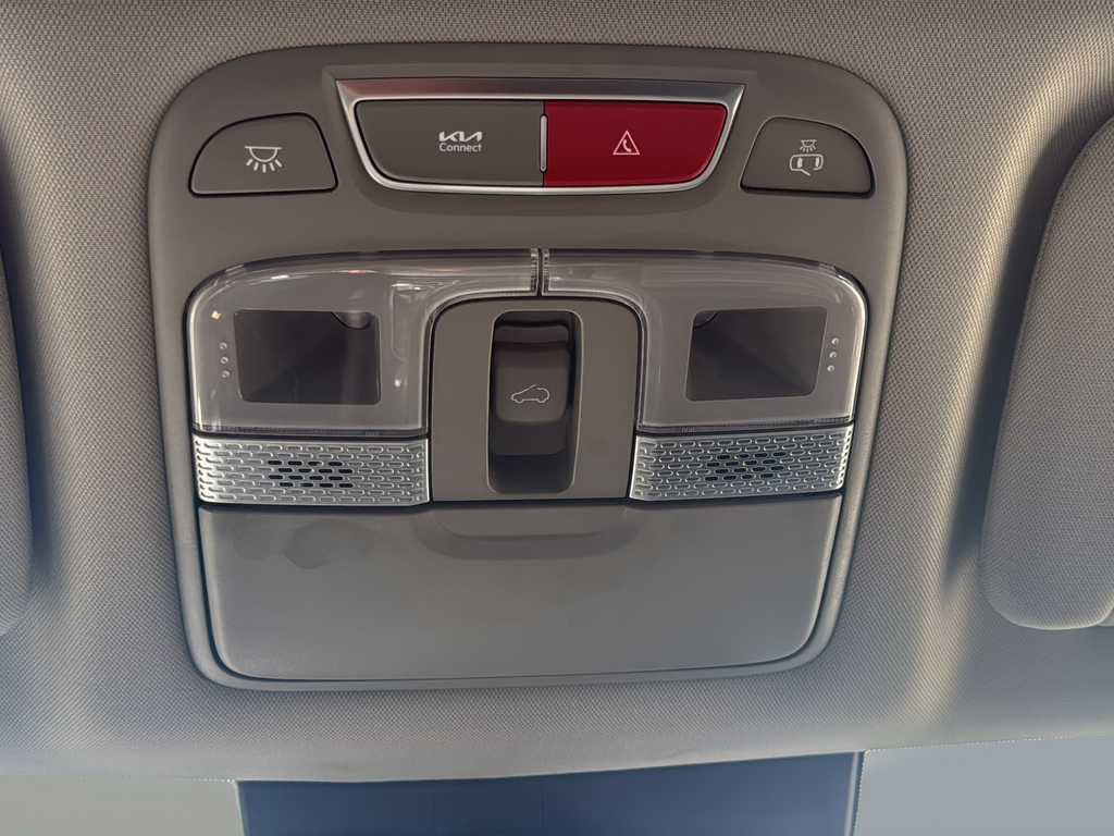 Used 2024 Green Kia S image 39