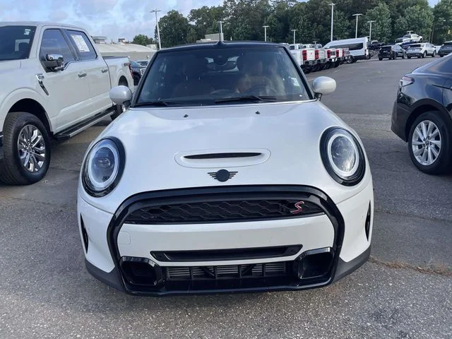 Used 2024 White Metallic MINI Signature image 2