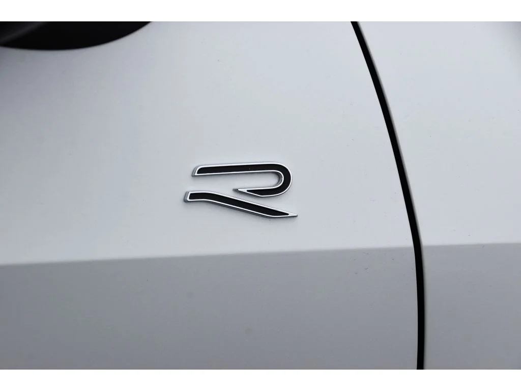 Used 2025 Opal White Pearl Volkswagen SE R-Line Black image 31