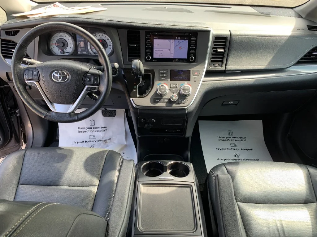 Used 2018 Gray Toyota SE Premium image 16