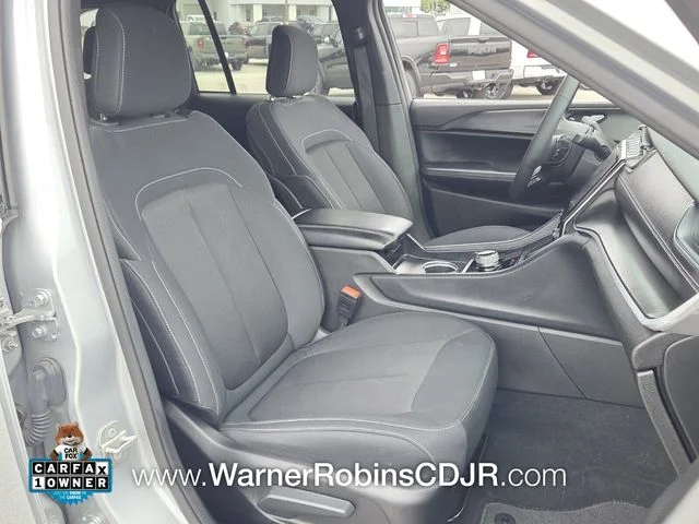 Used 2024 Silver Jeep Laredo image 18