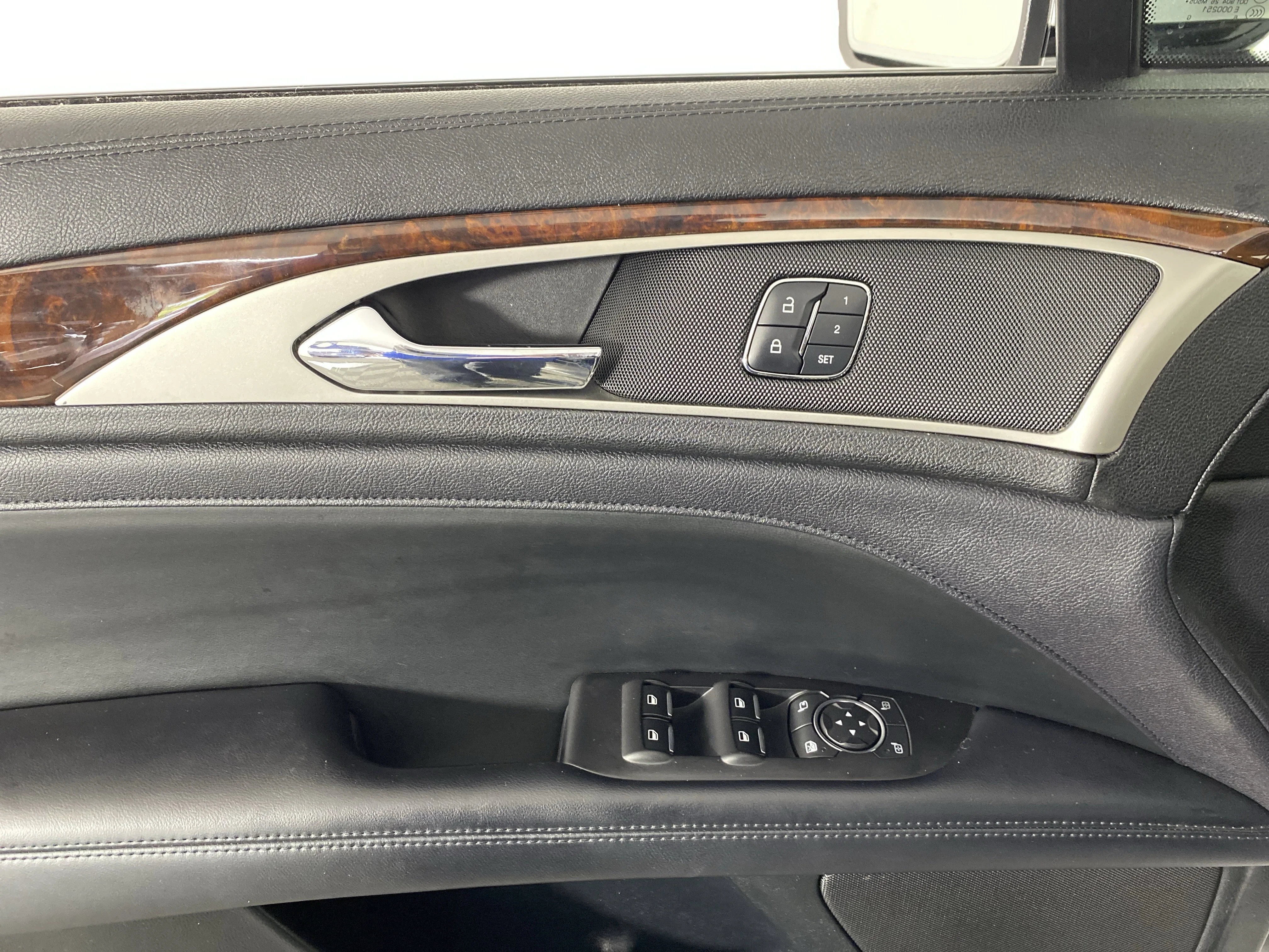 Used 2017 Ingot Silver Lincoln Reserve image 16