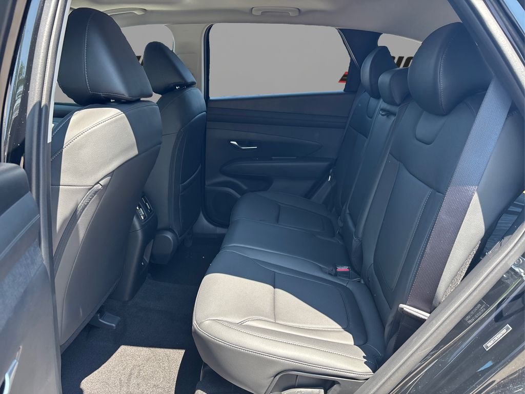 Used 2025 Black Hyundai SEL Convenience image 10