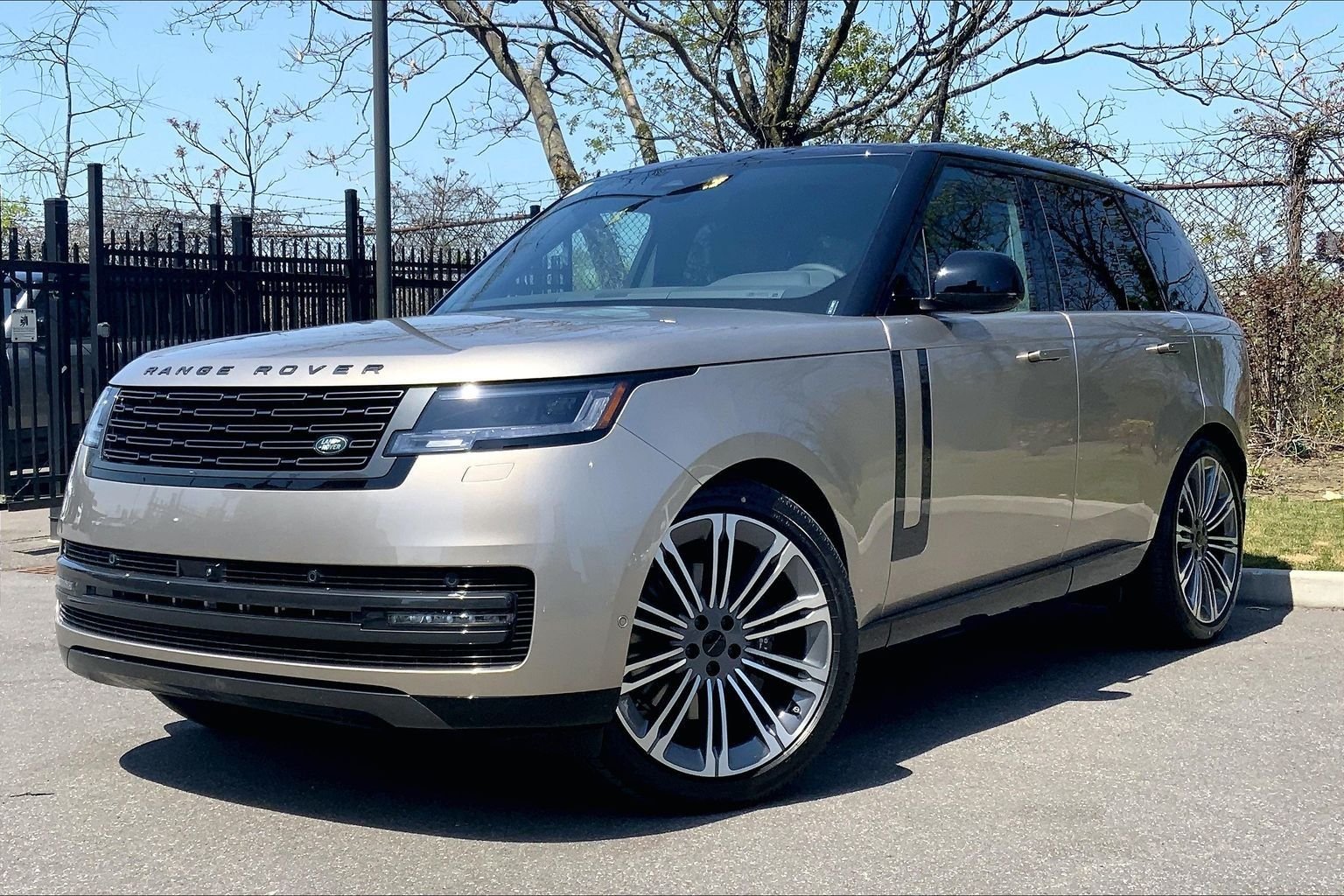 2026 Land Rover Range Rover 3.0 SE SWB's photo