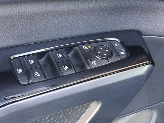 Used 2023 Gray Nissan SL image 17