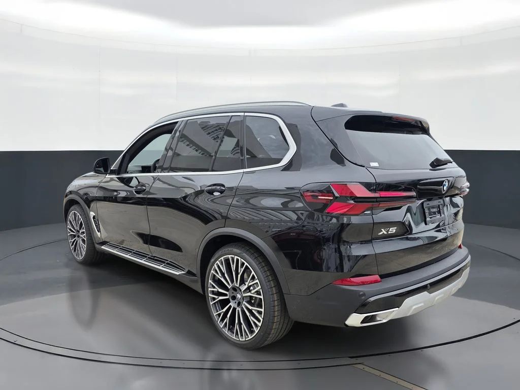 Used 2026 Black BMW sDrive40i image 4