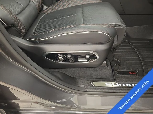 Used 2024 Metallic Jeep Summit Reserve image 11