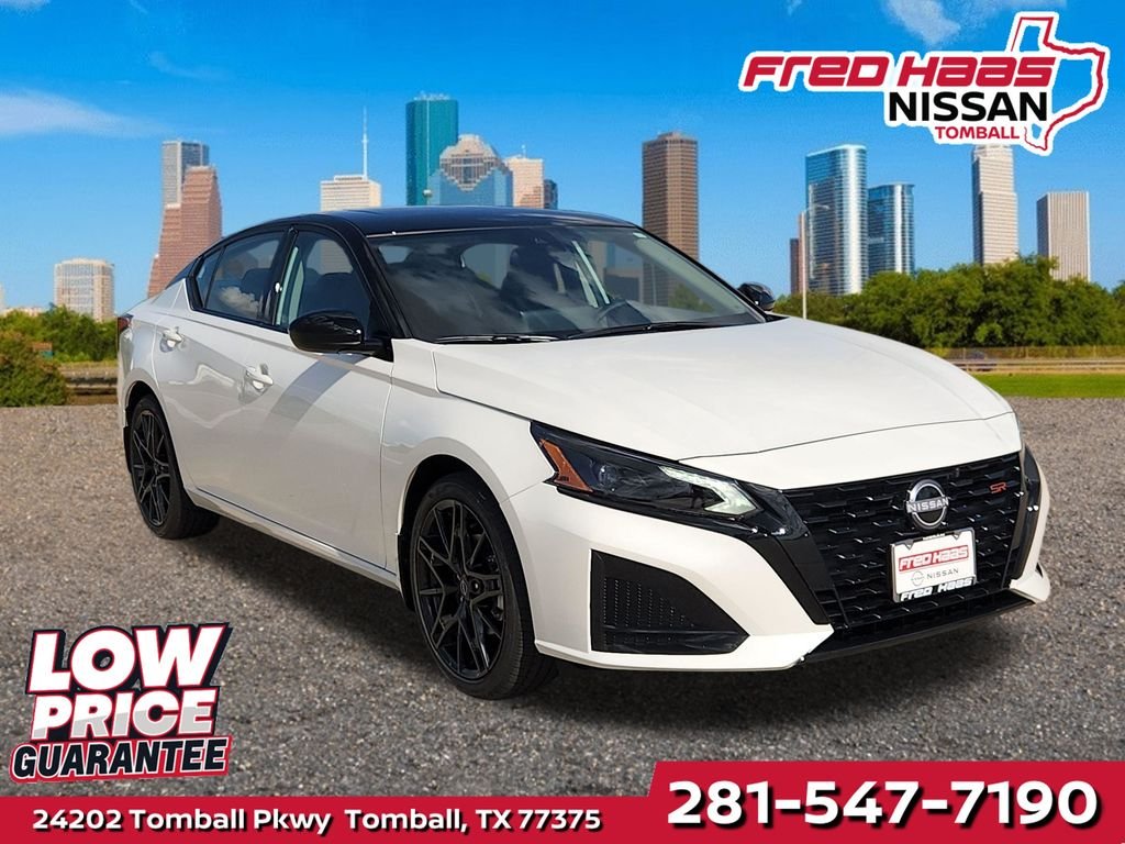 New 2026 Pearl White TriCoat / Super Black Two-tone Nissan 2.5 SR image 1