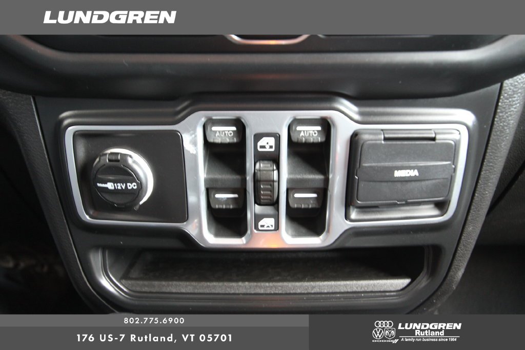 Used 2018 White Jeep Unlimited Sport S image 18