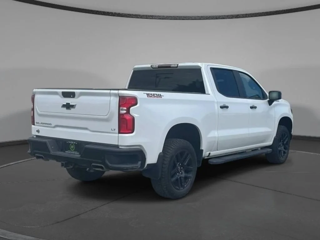 Used 2021 Iridescent Pearl Tricoat Chevrolet LT Trail Boss image 7