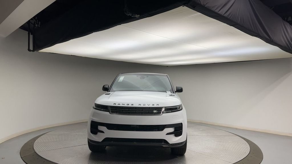 Used 2025 Fuji White Land Rover SE image 3