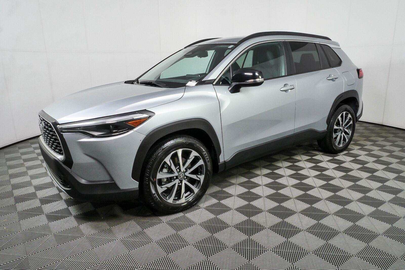 Used 2025 Sonic Silver Toyota XLE image 25