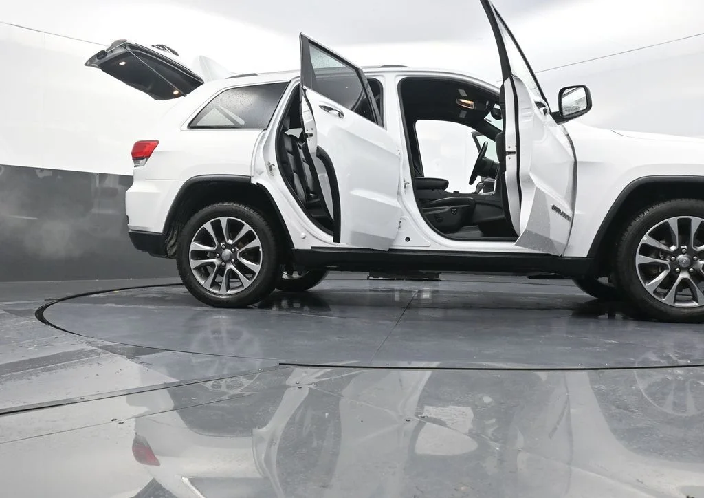 Used 2018 White Jeep Limited image 29