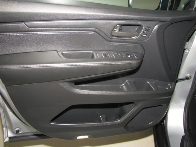 Certified Used 2025 Solar Silver Metallic Honda EX-L image 40