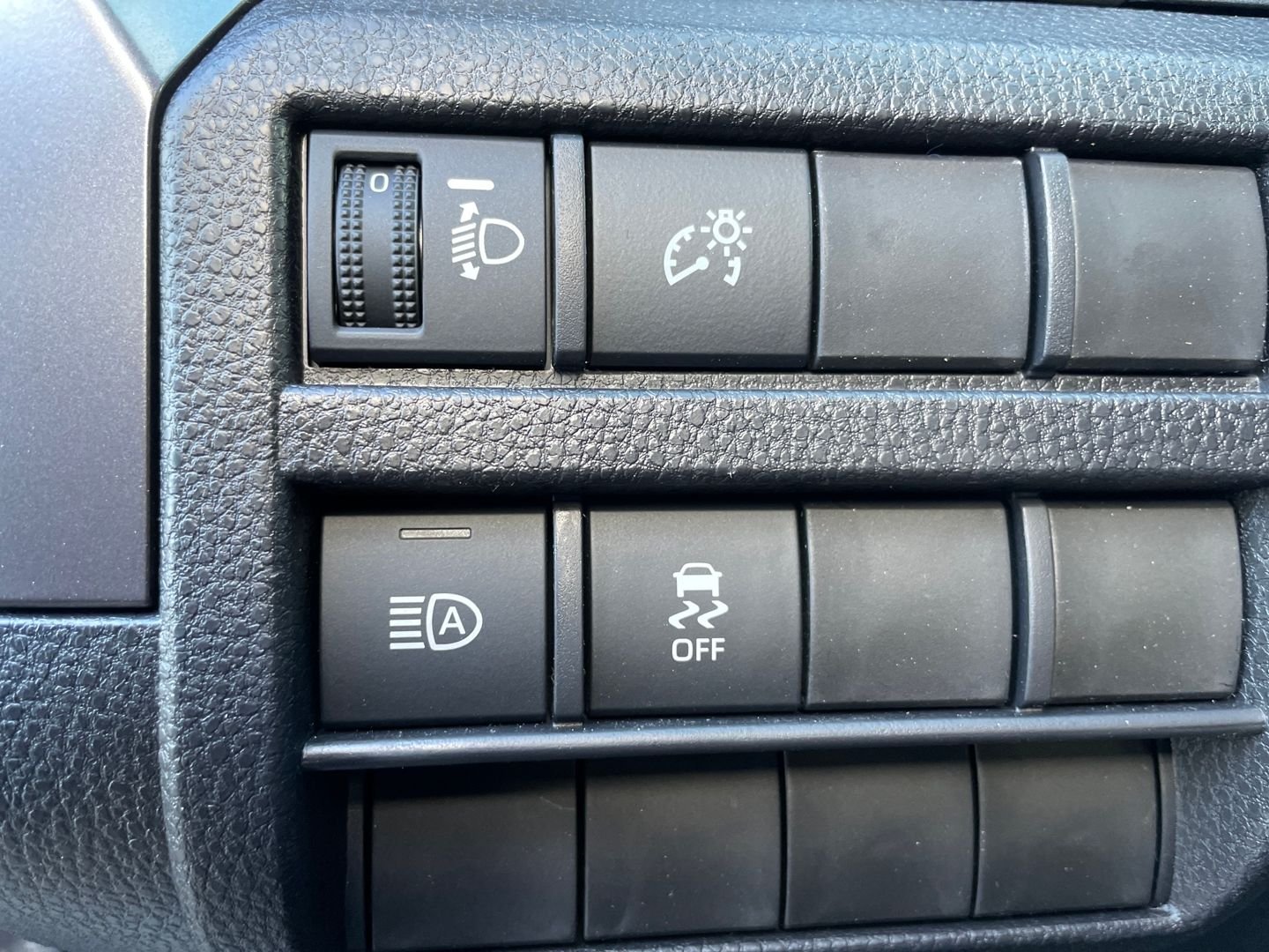 2025 Toyota Tacoma SR5 - Photo 12