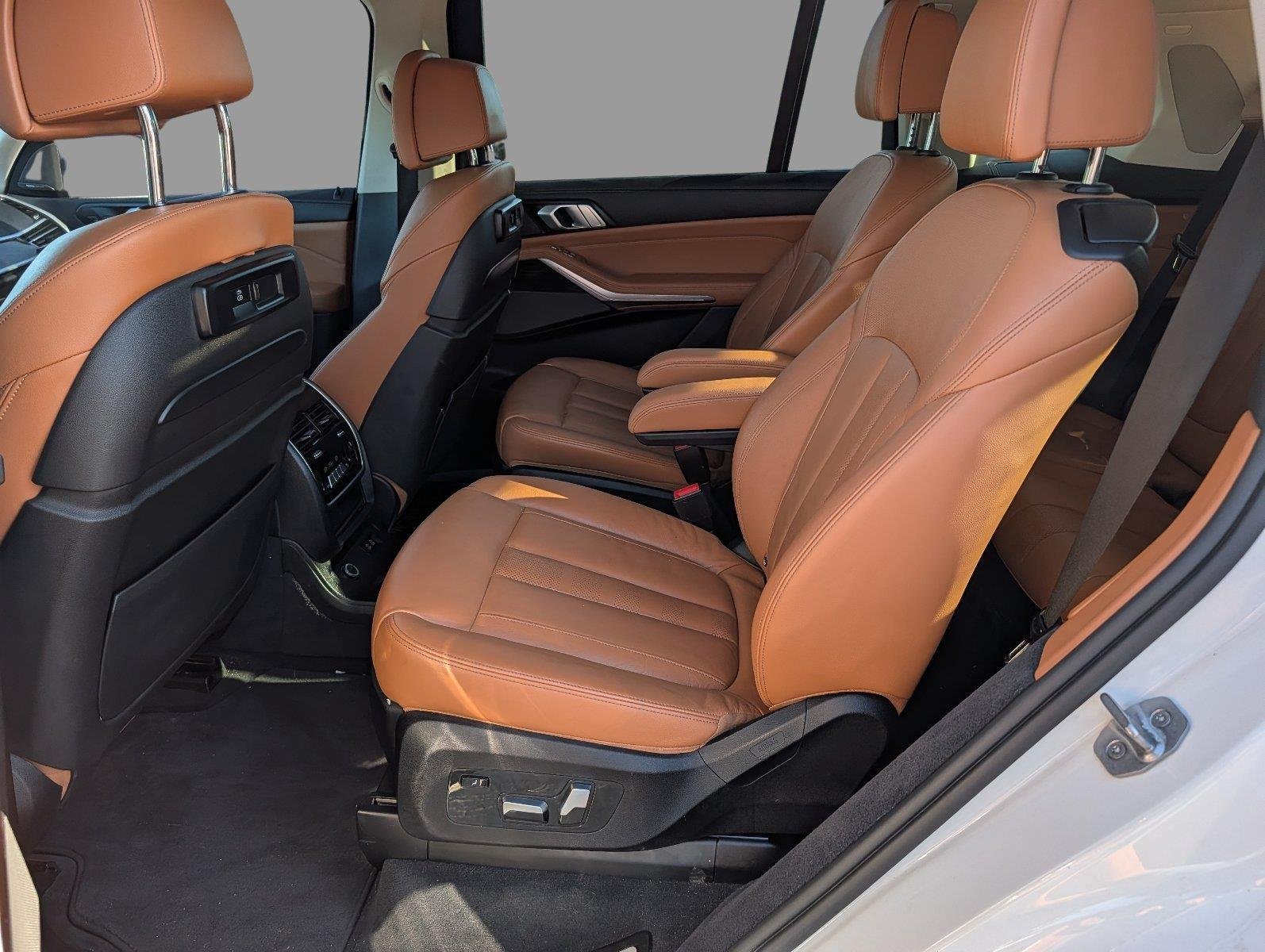 Used 2019 Alpine White BMW xDrive50i image 29
