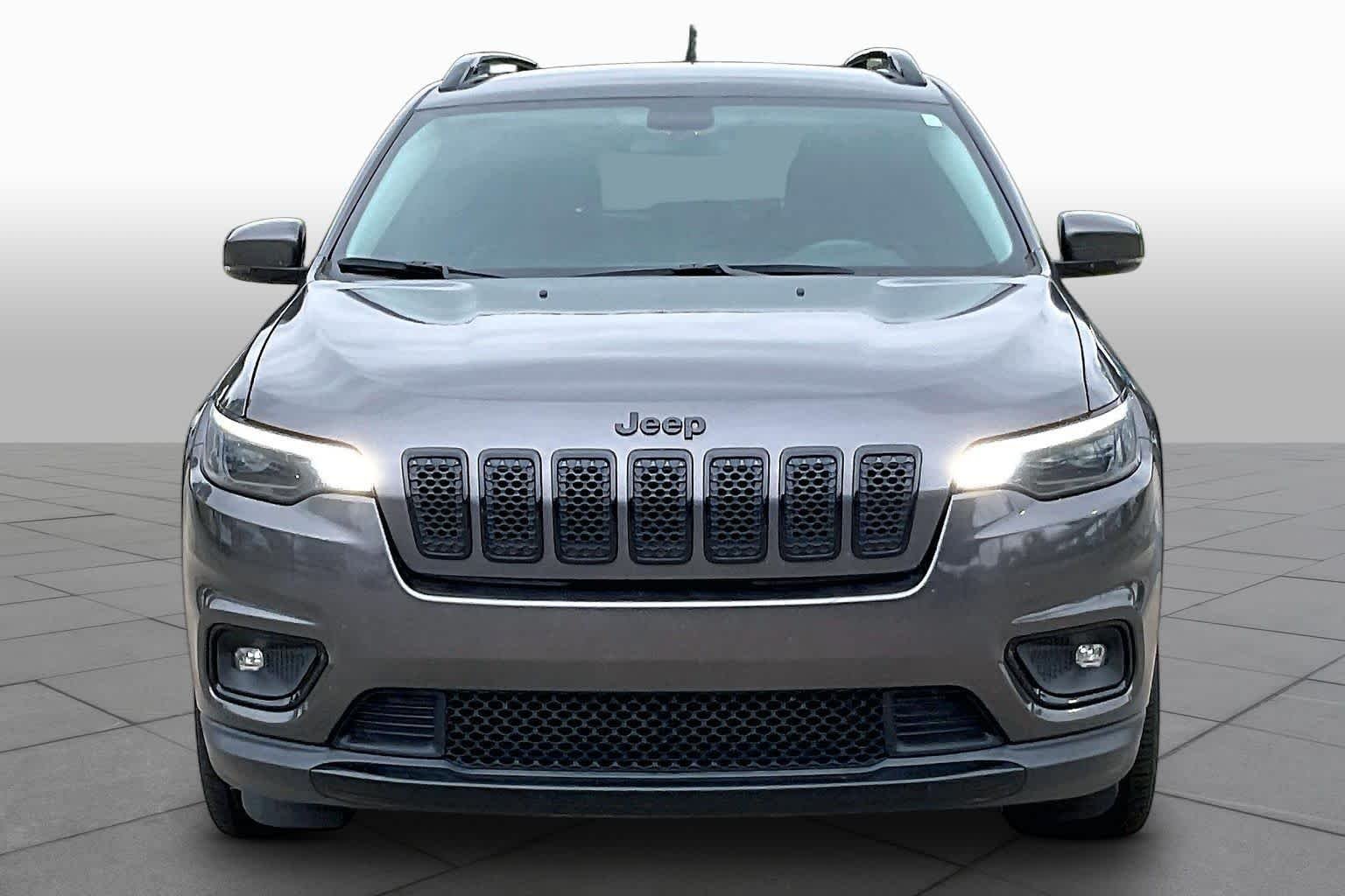 Used 2019 Granite Crystal Metallic Clearcoat Jeep Altitude image 4