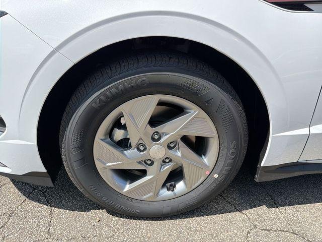 New 2026 White Hyundai SE image 20