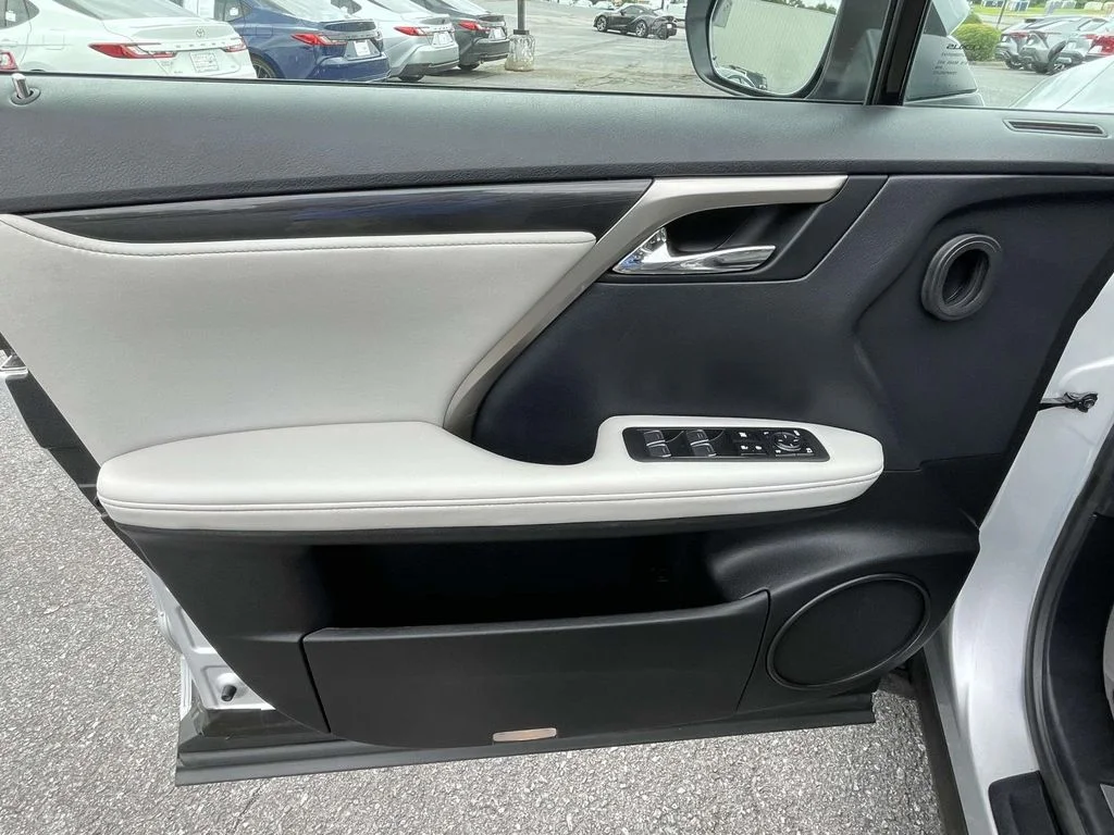 Used 2019 Silver Lining Metallic Lexus Base image 15