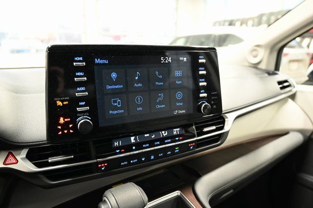 2023 Toyota Sienna XLE - Photo 17