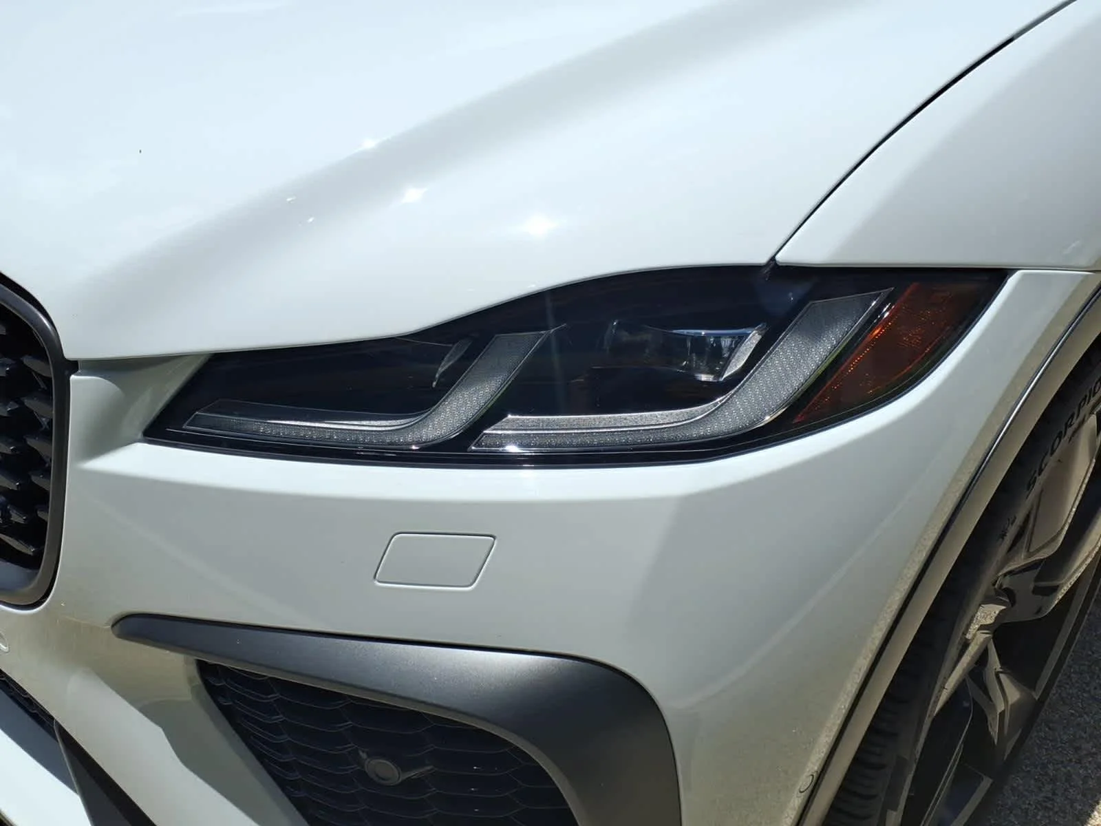 Certified Used 2022 Fuji White Jaguar SVR image 7
