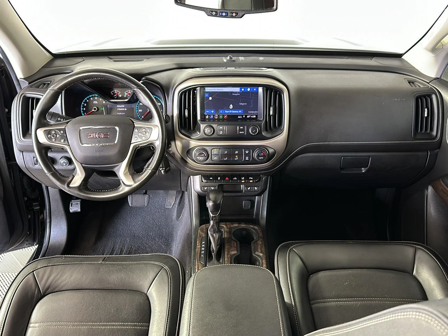 Used 2022 Onyx Black GMC 4WD Denali image 22