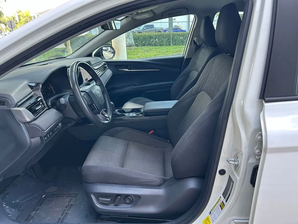 Used 2025 White Toyota LE image 6