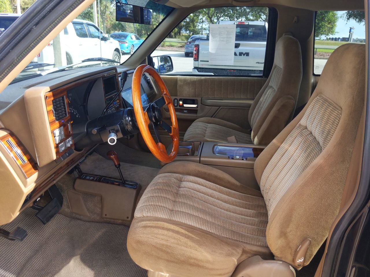 Used 1994 ONYX BLACK/LIGHT AUTUMNWOOD GMC 2DR 1500 4WD image 13