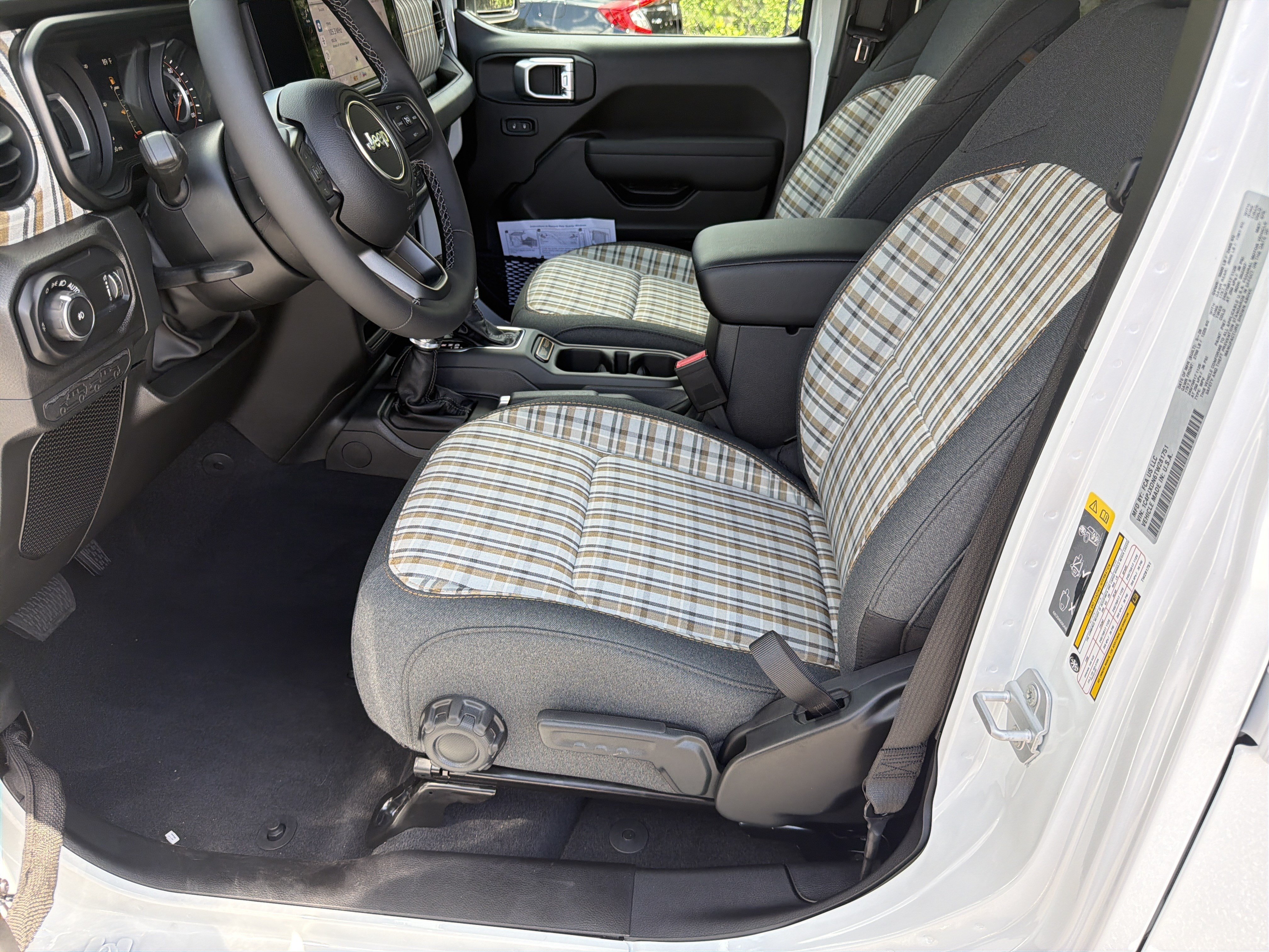 New 2026 Bright White Clear-Coat Exterior Paint Jeep 85th Anniversary Edition image 11