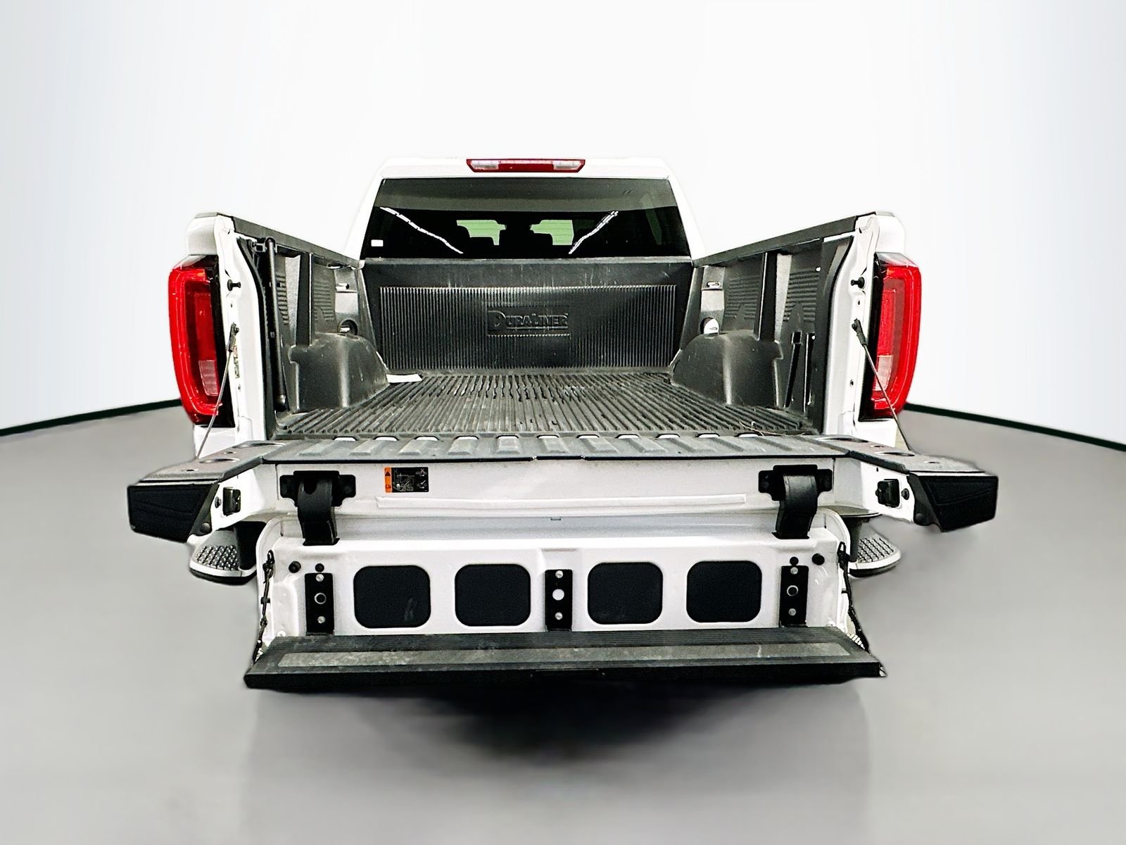 Used 2025 Summit White GMC SLT image 26