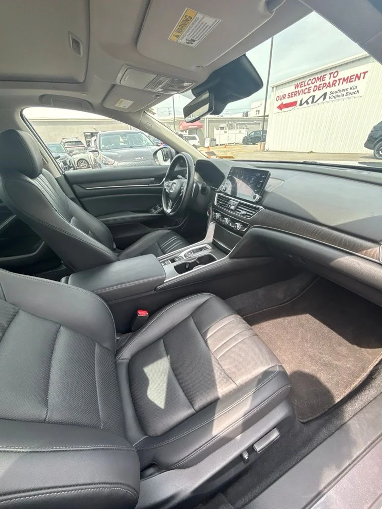 Used 2021 White Honda EX-L image 23