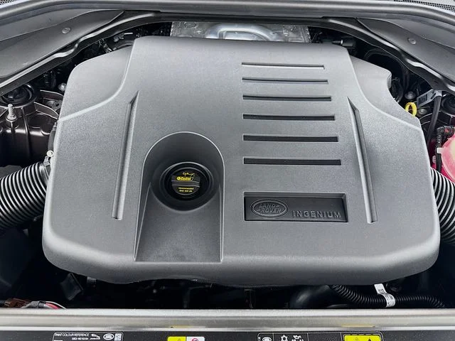 New 2026 Charente Grey Prem Met Land Rover SE image 32
