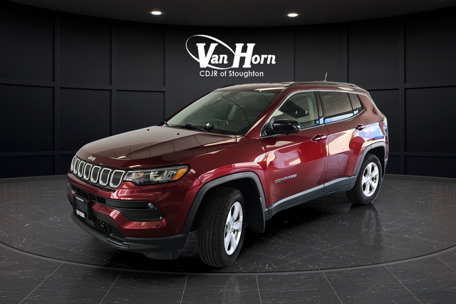 Used 2022 Velvet Red Pearlcoat Jeep Latitude image 3