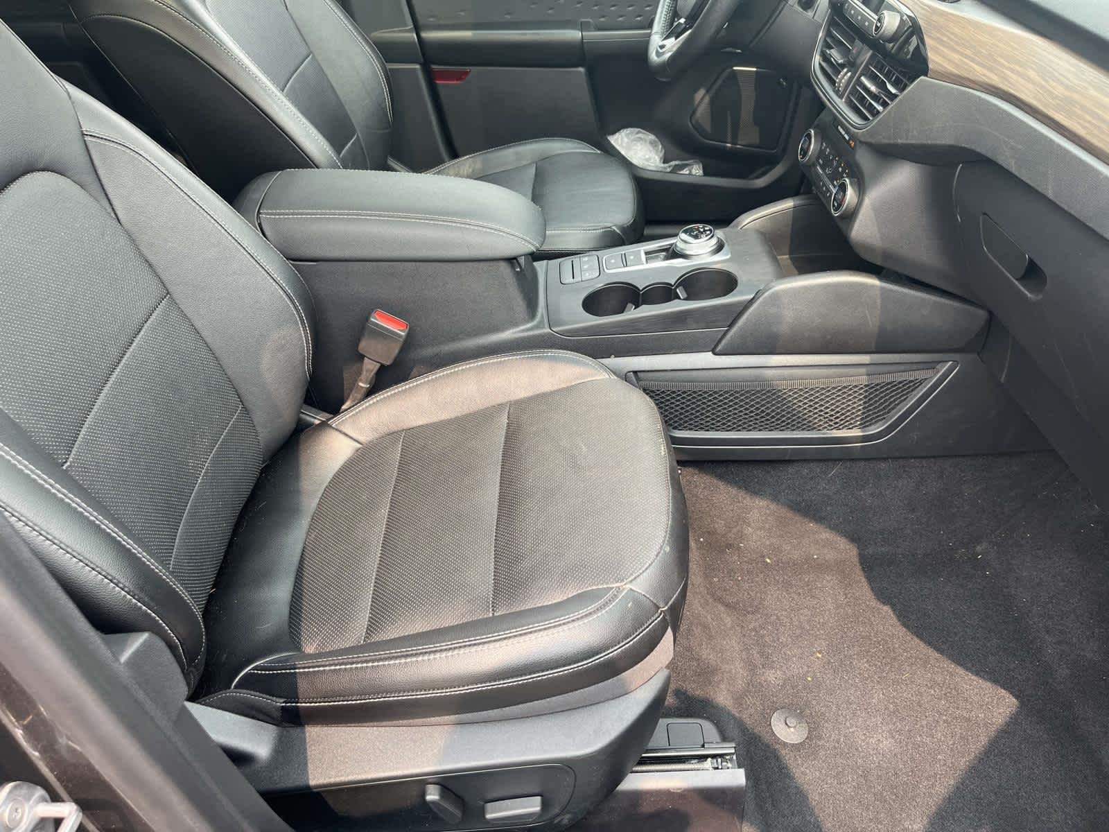 Used 2020  Ford Titanium Hybrid image 22
