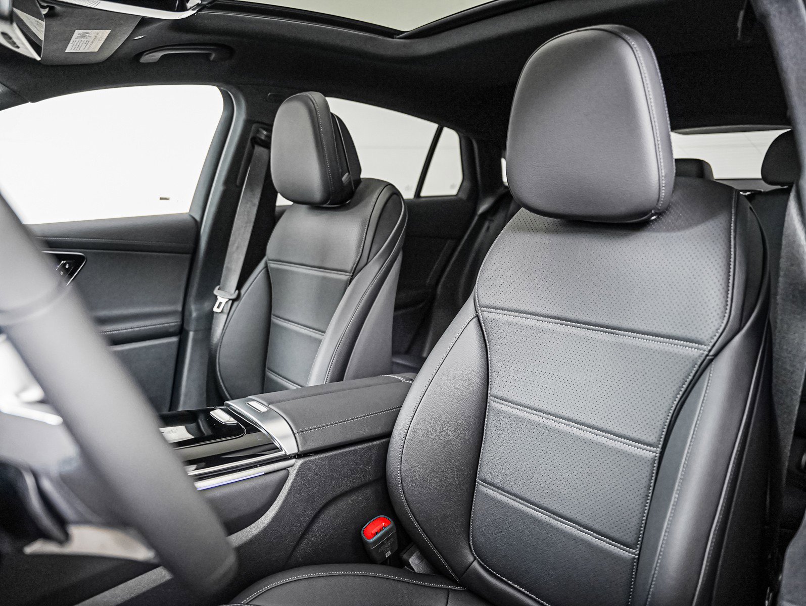 New 2026 Polar White Mercedes-Benz GLC 300 image 11