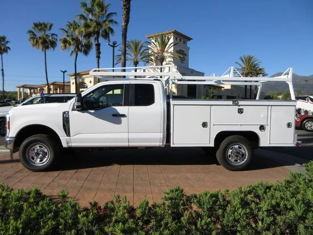 2026 Ford F-350 XL 4x4 SuperCab 168-In SRW's photo