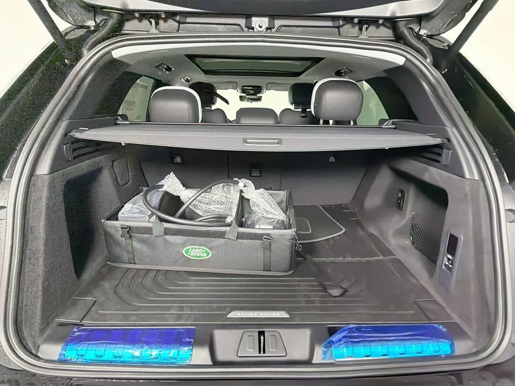 New 2027 Santorini Black Land Rover  image 28