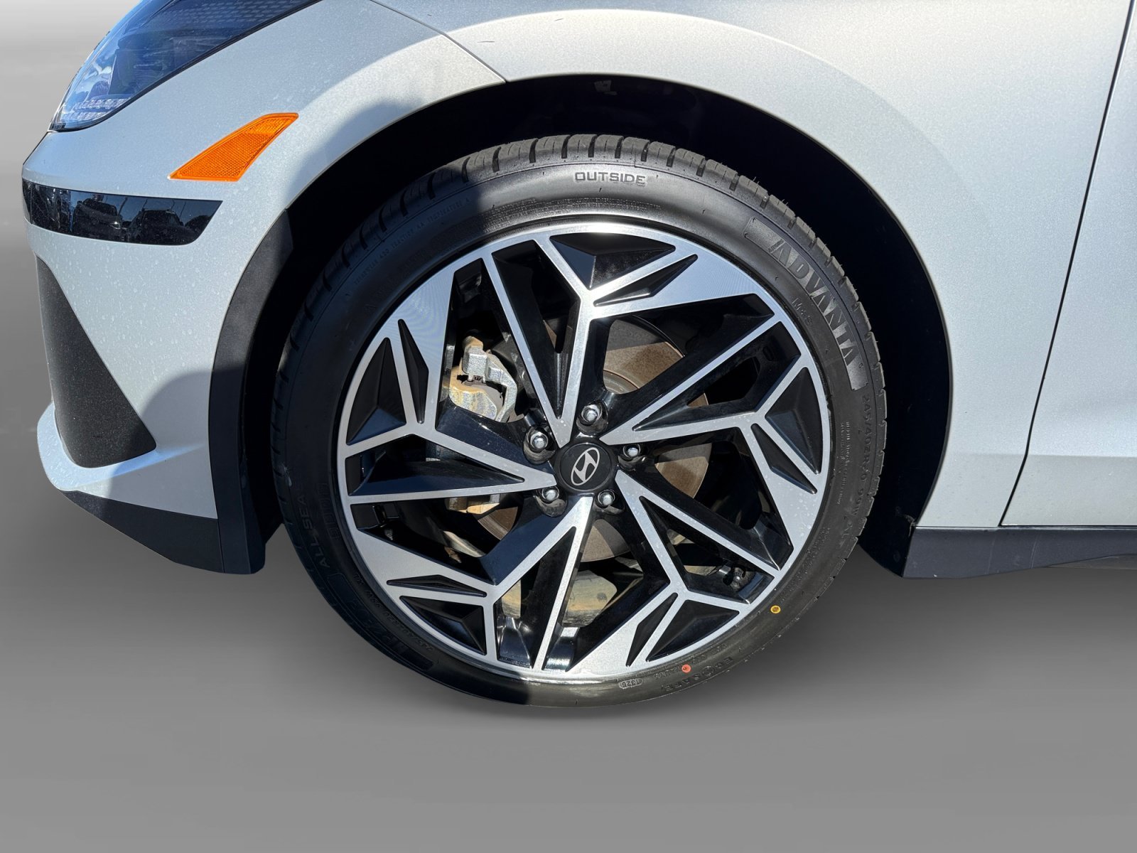 Used 2023 Gold Hyundai SEL image 9