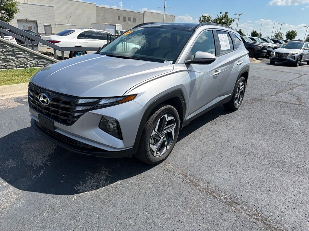 Used 2024 Silver Hyundai SEL Convenience image 3